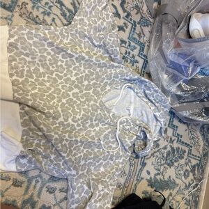 Women’s Gray and White Cheetah Cropped Hoodie